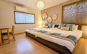 Entire Private House, Free Parking, 10Min Usj & Tennoji, Airport Direct Train, Family Sleeps 8, 和モダン貸切一軒家 ユニバーサルスタジオ